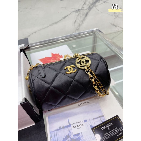 Túi đeo chéo nữ C.N charm trống sz20x13cm dây gắn charm cực điệu(2 màu :đen&amp;trắng)