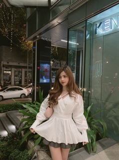 Áo trắng xoè bo eo