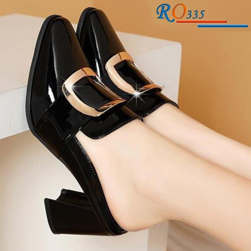 Dép sục mũi vuông, khóa kim loại cao cấp ROSATA RO335 7p gót trụ - Đen, Kem-HÀNG VIỆT NAM-BKSTORE