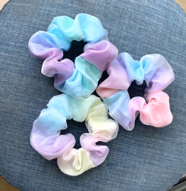 Cột tóc vải scrunchies màu cầu vòng