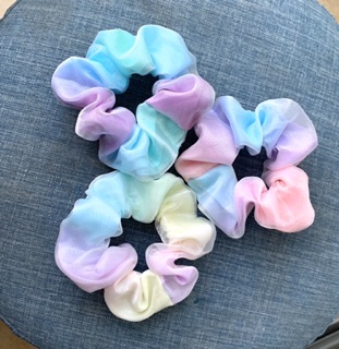 Cột tóc vải scrunchies màu cầu vòng