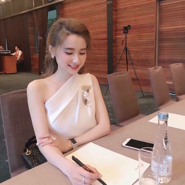 Set vay lệch vai