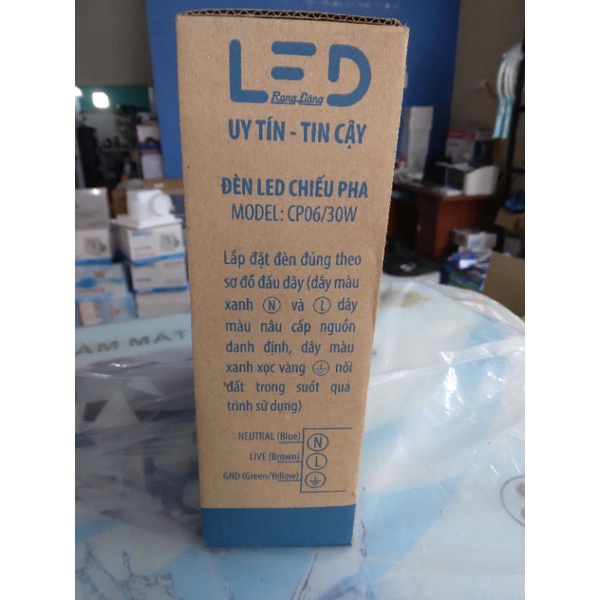 Đèn pha LED chính hãng Rạng Đông. Bảo hành 2 năm đổi mới.