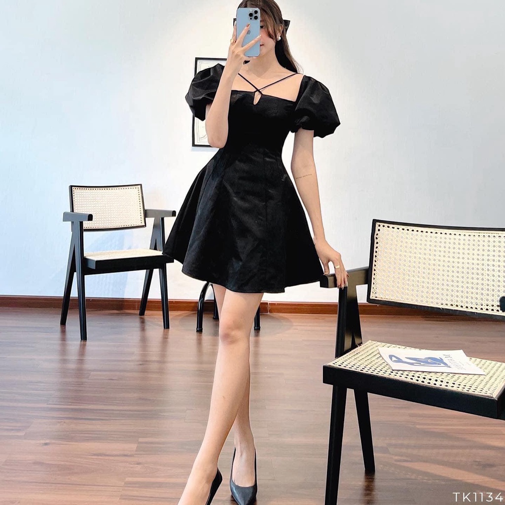 Đầm đen nữ dáng xòe mini tay phồng ngắn dây chéo Emilyshop