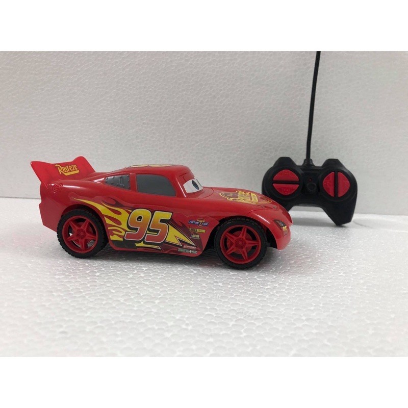 xe điều khiển 666-15 tay đua lightning mcqueen