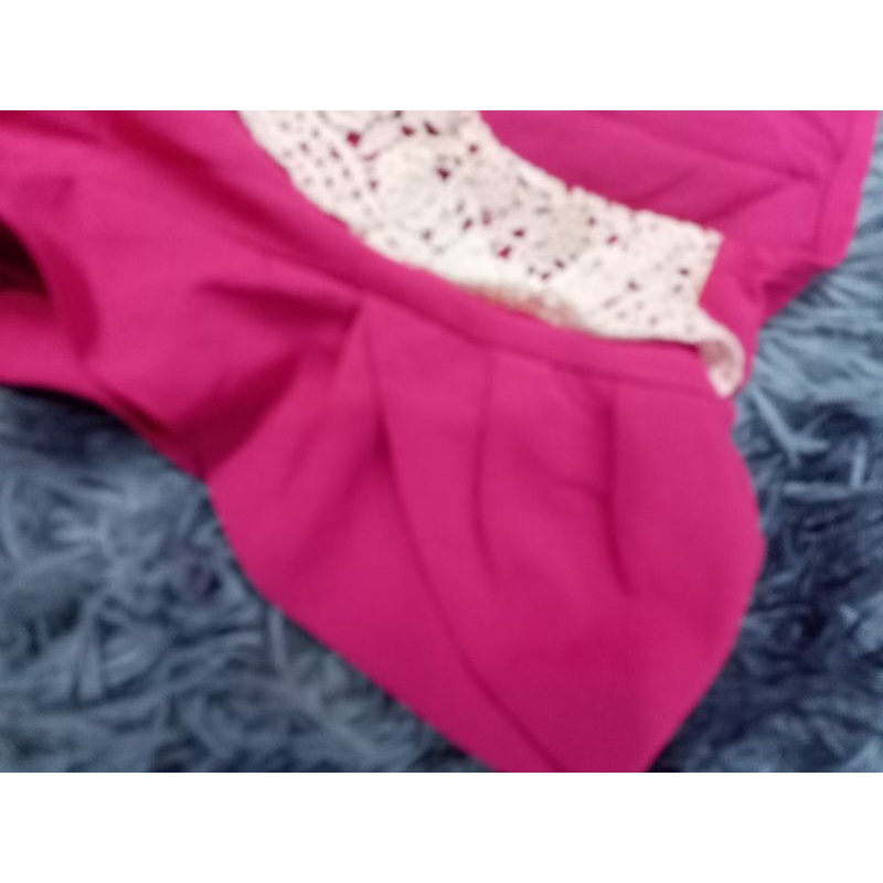 Đầm 2 màu, cổ ren