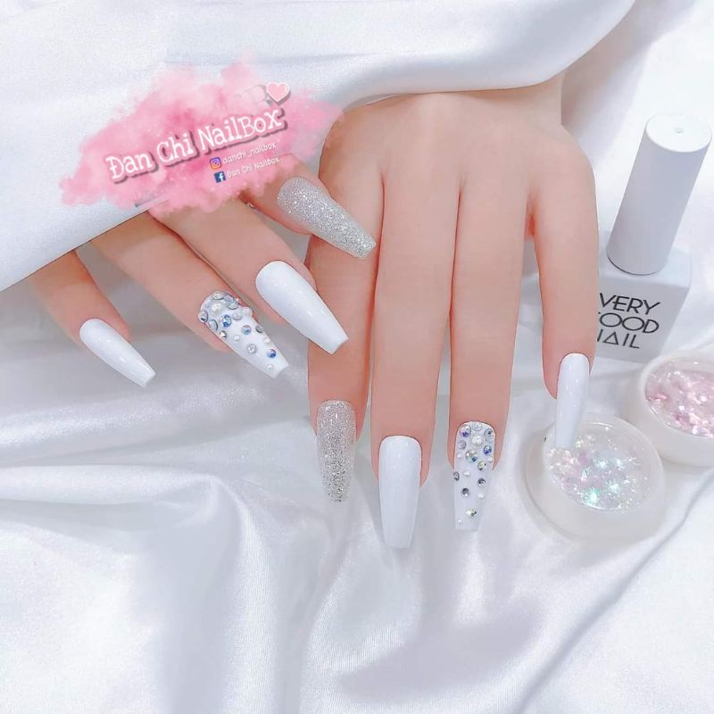 NailBox móng úp thiết kế sẵn Mẫu Trắng Đính Đá