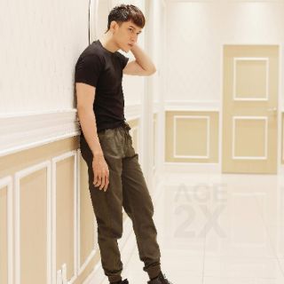 Quần jogger kaki AGE2X.