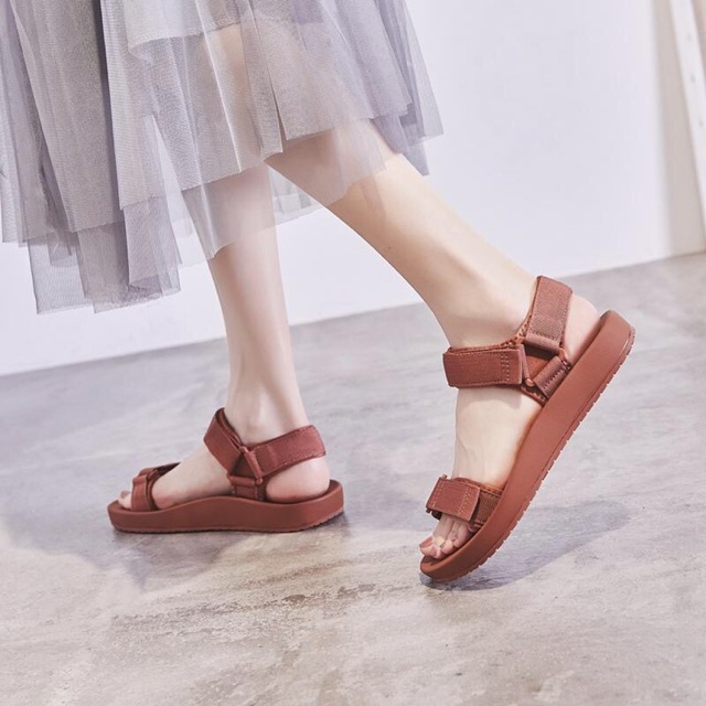 [Kho sỉ sandal] Giày sandal học sinh 2 quai đế mềm đơn giản dễ đi (mã 2 màu đen,hồng)