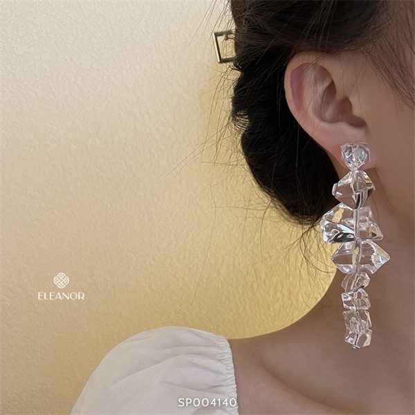 Bông tai nữ chuôi bạc 925 Eleanor Accessories hình khối băng pha lê nhân tạo phụ kiện trang sức sang chảnh 4140