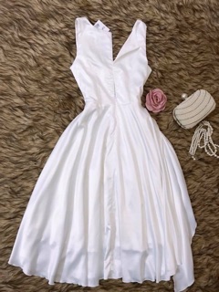 Váy lụa trắng