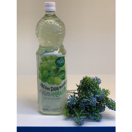 Nước nho mẫu đơn ép Woongjin chai 1.5L