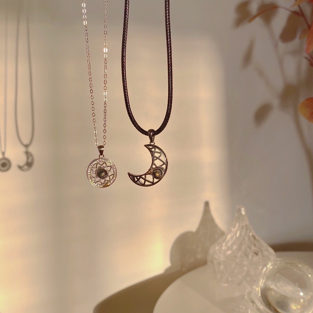 Set 2 Vòng cổ Mặt Trăng Và Mặt Trời 100 Ngôn Ngữ I Love You Có Nam Châm
