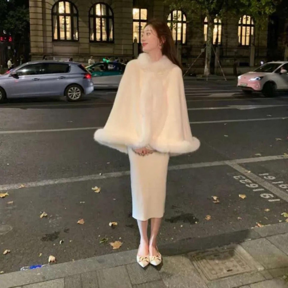 Áo choàng thời trang cá tính cho nữ
 | BigBuy360 - bigbuy360.vn