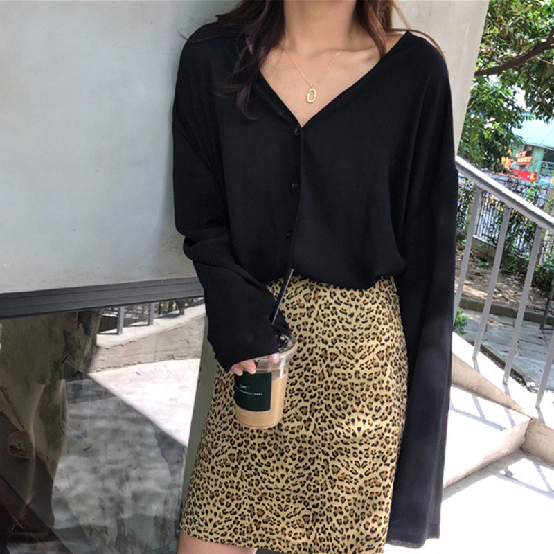 [Mã FAMAYWA giảm 10K đơn 50K] Áo kiểu tay dài phối nút thiết kế cổ chữ V thanh lịch | BigBuy360 - bigbuy360.vn