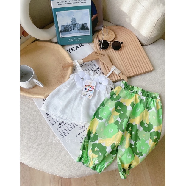 Set áo hoa trắng quần thô hoa cho bé gái