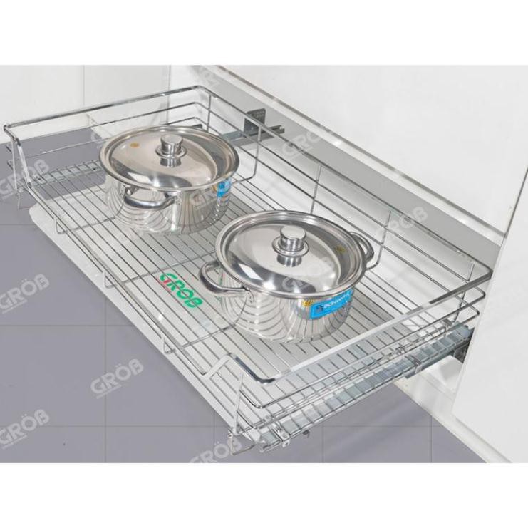 Kệ để xoong nồi được làm bằng chất liệu Inox bóng nan vuông, ray âm giảm chấn của hãng GROB, hàng nhập khẩu