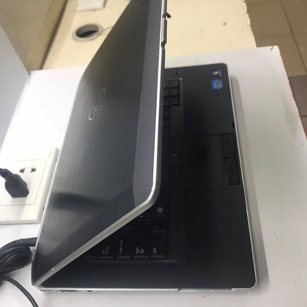 Máy laptop Dell Latitude E6430 Core i5-3340M 2.7GHz, 4gb ram, 320gb hdd, Vga Intel hd Graphics 4000, 14 inch,Đẹp Rẻ.