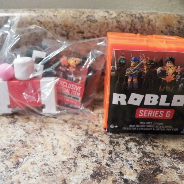 Roblox Toy Box Series 6  Hộp ngẫu nhiên