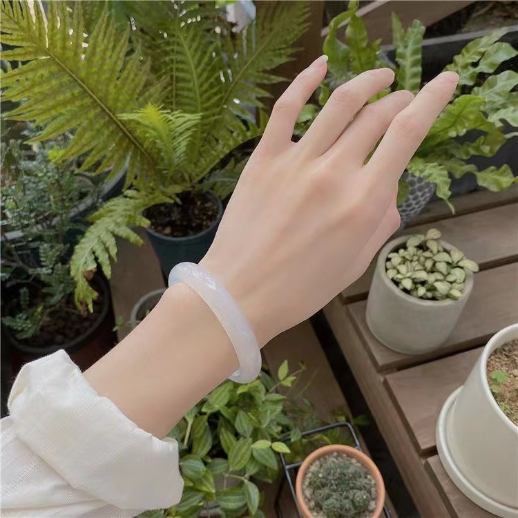 Trang sức đeo tay nữ màu hồng xinh xắn