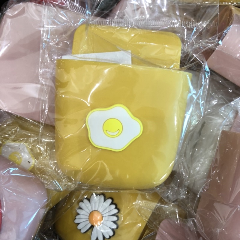 Giá dán tường đựng điều khiển tivi, điều hoà, điện thoại, ốp điện thoại dán tường hoạ tiết 3D dễ thuơng