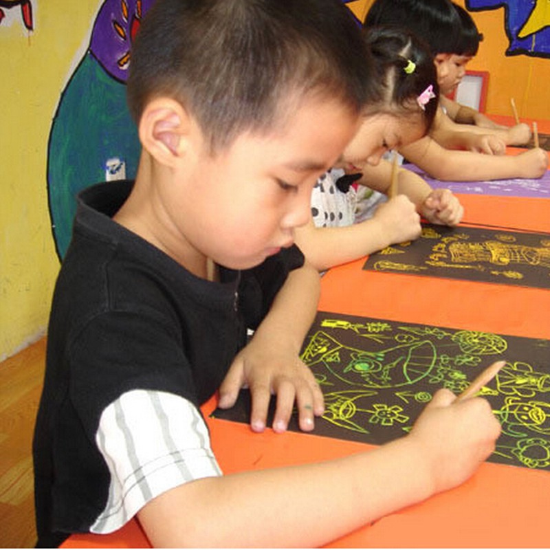 1 Giấy Vẽ Tranh Cào Nhiều Màu Sắc Kèm Gậy Vẽ Dành Cho Trẻ Em