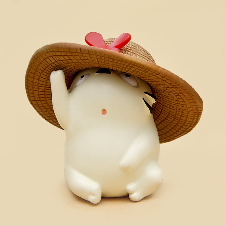 Mô hình Chibi Totoro đội mũ cói rất dễ thương cho các bạn trang trí xe hơi, bánh ngọt, DIY