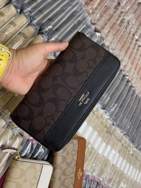 Ví cầm tay coach