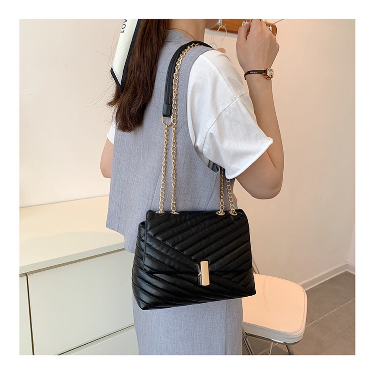 Túi đeo chéo JASMIN NOIR 22BL06022 nắp lật họa tiết kẻ sọc thời trang cho nữ