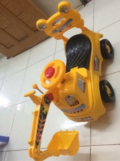 Xe cần cẩu chòi chân cho bé