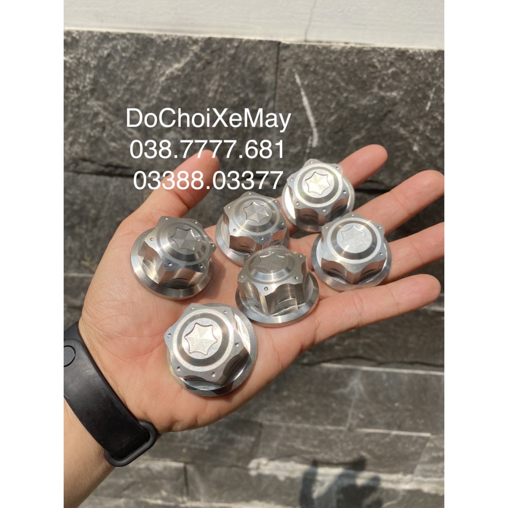 Tán bánh sau Vario Click PCX các đời chất liệu inox 304 nguyên khối sáng bóng bảo hành trọn đời xe . DoChoiXeMay