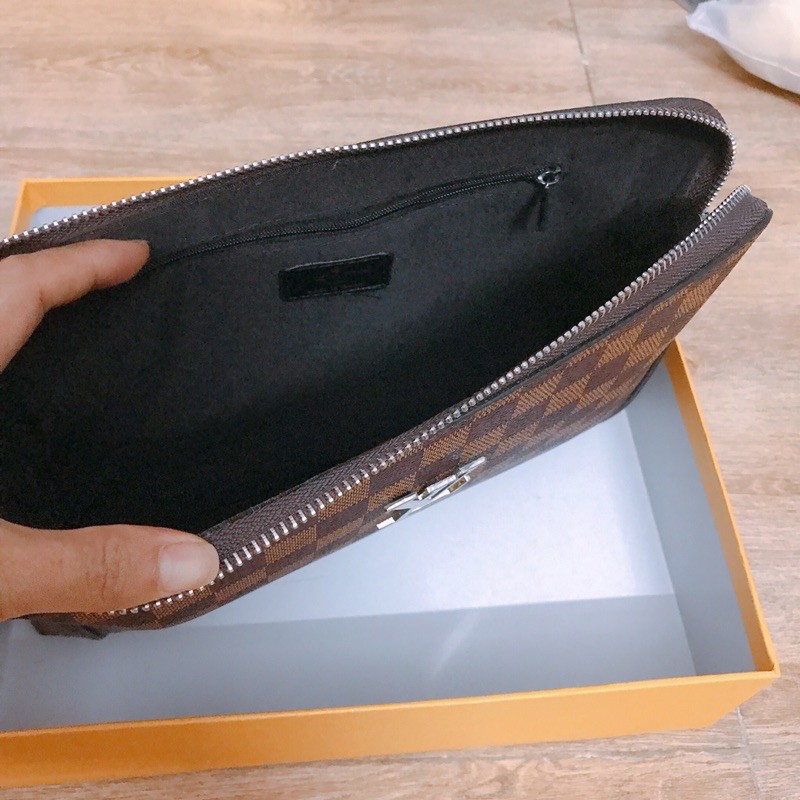 Cluth, tab, ví cầm tay đế rộng khoá số khách đặt full box có móc quai cầm tay Rosabell