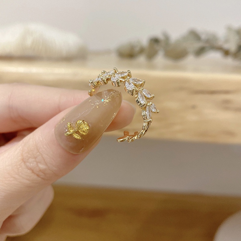 Nhẫn đính đá zircon hình chiếc lá sang trọng hợp thời trang