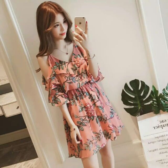 Đầm trễ vai