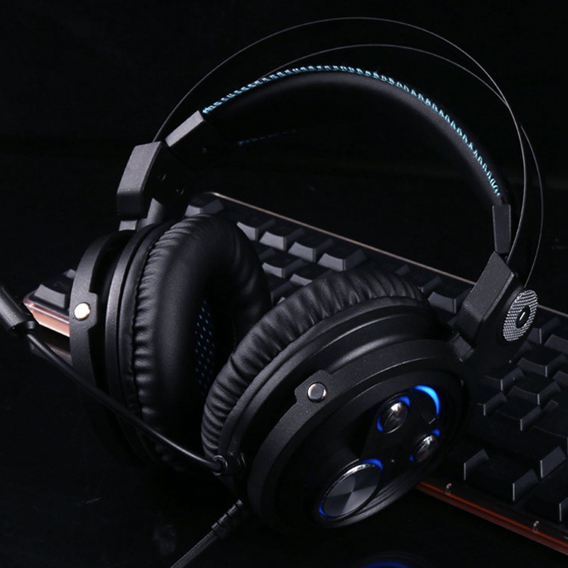 Computer Game Headphone 3.5 Track Esports Headphone Heavy Bass LED Headphone with Microphone