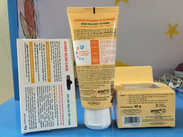 Bộ sản phẩm sáng da, mờ sẹo và vết thâm - Acnes Vitamin gồm: kem rửa mặt, kem dưỡng da, gel mờ sẹo vết thâm Scar Care12g