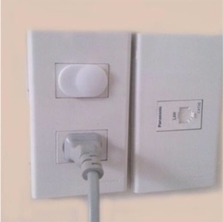 NÚT BỊT LỖ ĐIỆN AN TOÀN CHO BÉ - 000209