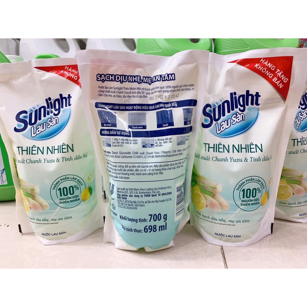 Nước lau sàn Sunlight Thiên Nhiên Chiết Xuất Chanh và Tinh Dầu Sả túi 700g
