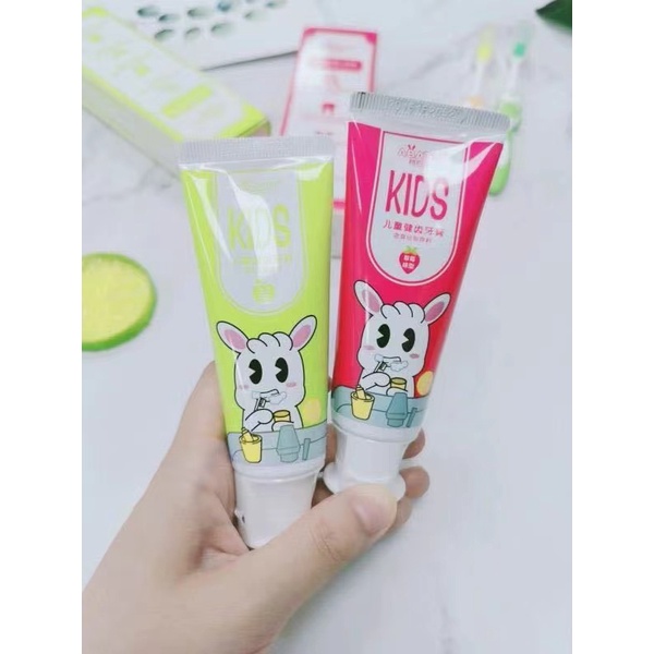 [Mua 1 - Tặng 1] Kem Đánh Răng Cho Bé Nuốt Được Abatu KIDS , Vị Dâu, Táo 50g (Hàng nội địa)