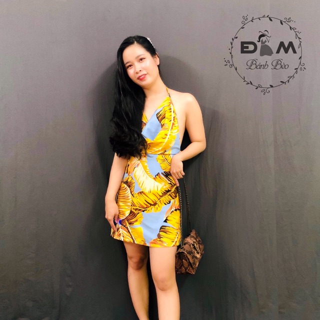 Đầm yếm hở lưng cổ đổ