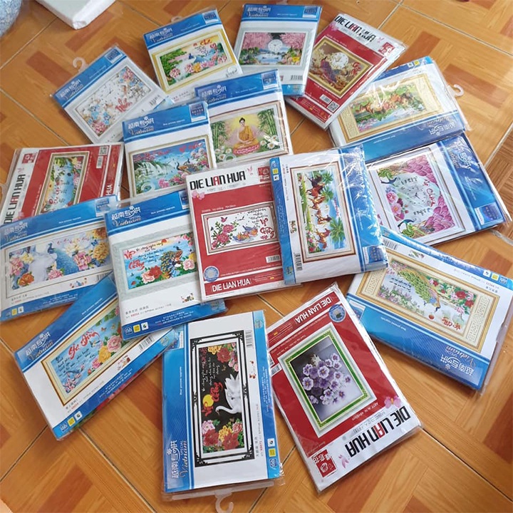 Tranh thêu 4 đóa hoa hướng dương 83063  - kích thước: 90 * 60cm.