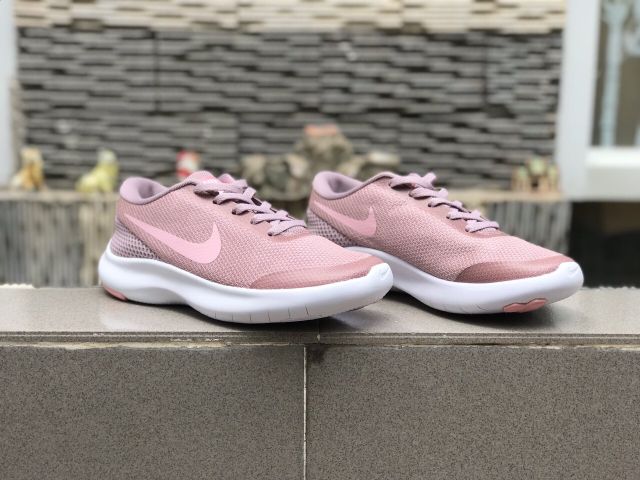 Giày Nike nữ...size 36...màu hồng phấn