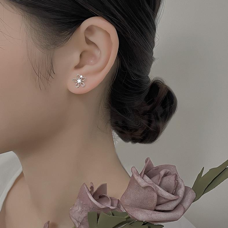 (0131) Khuyên Tai Mặt Hoa Nhỏ Đính Kim Cương Lấp Lánh (1 chiếc) ✨