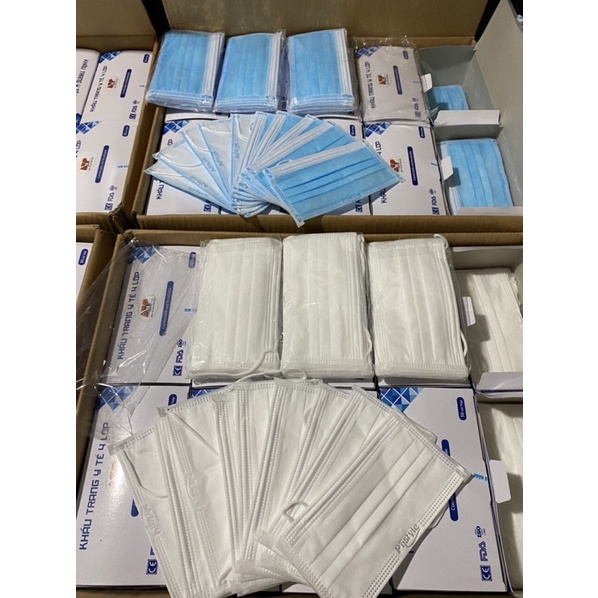 Khẩu trang y tế , 4 lớp , giấy kháng khuẩn , màu xám , trắng và xanh .