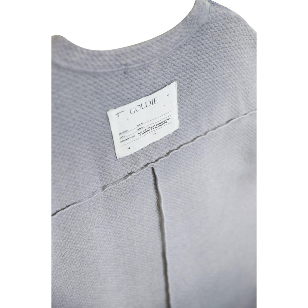 Áo thun xốp 'GOLDIE EMBOSSED OVERSIZED' 100% cotton nhuộm xám | BigBuy360 - bigbuy360.vn