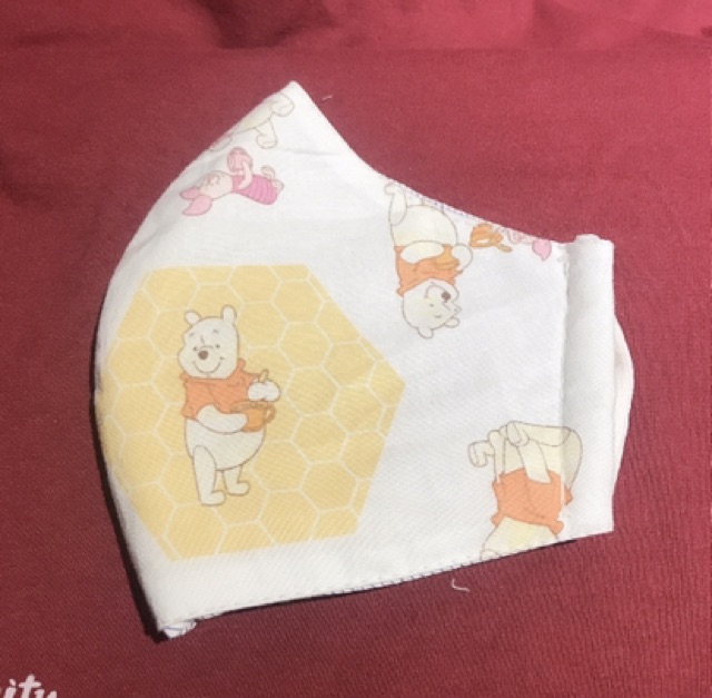 Khẩu trang vải gấu Pooh | BigBuy360 - bigbuy360.vn