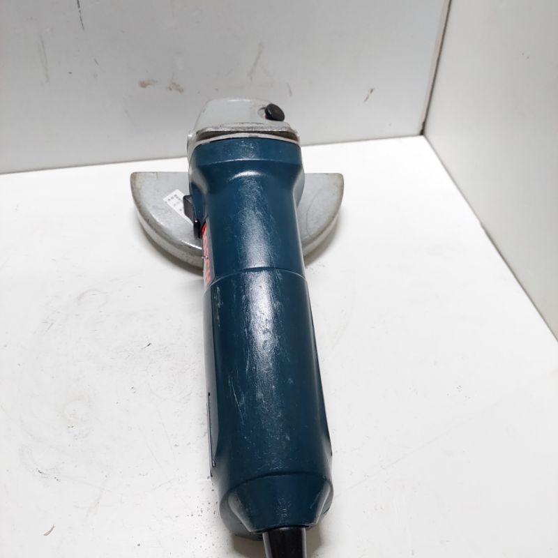 MÁY MÀI BOSCH 920W ĐÁ 150MM