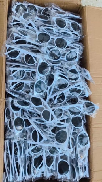 Kính râm đi biển mới sỉ sll 5k | BigBuy360 - bigbuy360.vn