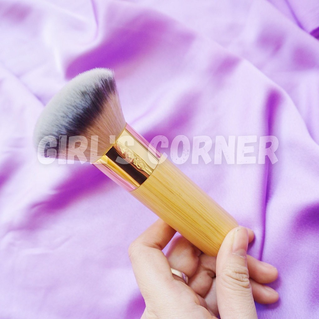 Cọ nền Tarte The Buffer Airbrush Finish Bamboo Foundation