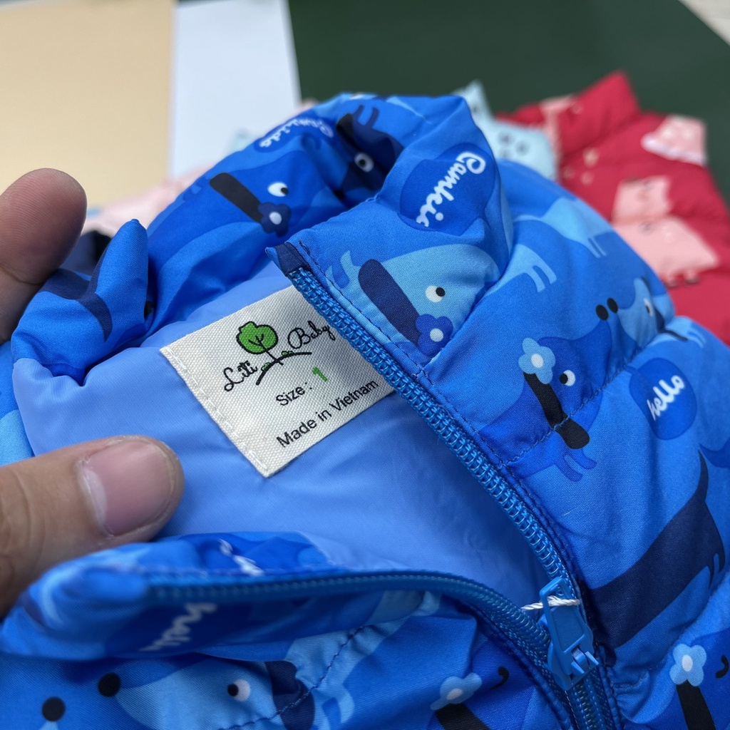 Áo gile phao thu đông họa tiết, khóa kéo size 1-7, cho bạn 10-22kg. Chất phao siêu nhẹ, sờ thích tay, họa tiết đẹp, nét